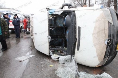 В Запорожье маршрутка попала в аварию: 12 пострадавших