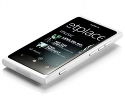Телефон Nokia Lumia 900 скоро выйдет в белом цвете