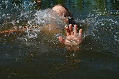 На Луганщине утонул 7-летний мальчик при мойке авто