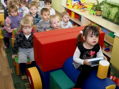 Азаров обещает, что в 2013 году проблем с детскими садами не будет