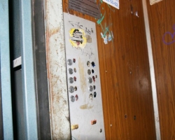 В Киеве лифт упал в шахту и загорелся 