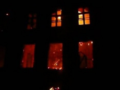Жилой дом на Луганщине охвачен огнем