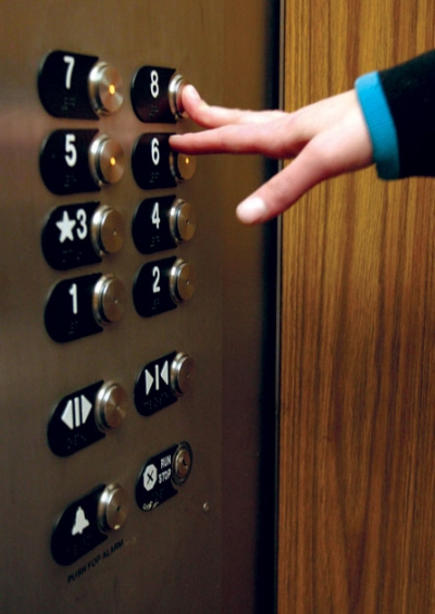 Луганчанам обещают отремонтировать лифты