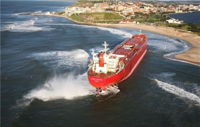 В Панаме сразу 6 кораблей сели на мель