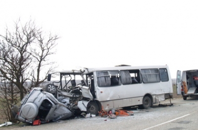 Под Симферополем джип врезался в автобус 