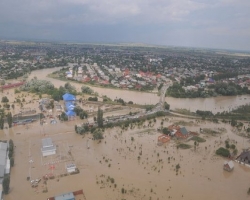 В результате наводнения в Австралии обесточены тысячи домов