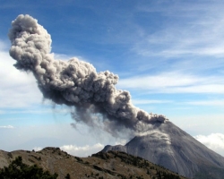 Взрыв на вулкане Колима засыпал пеплом дома