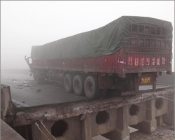 Трагедия в Китае: взорвалась фура на мосту