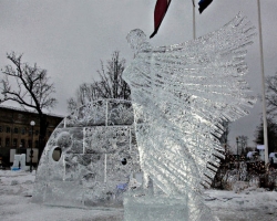 В Латвийском городе Елгава стартовал пятнадцатый Международный фестиваль ледовых скульптур