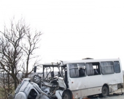 Под Симферополем джип врезался в автобус 