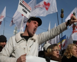 Оппозиция начинает акцию «Вставай Украина», цель которой – свержение власти
