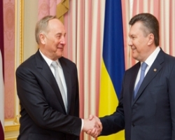 В Киеве встретились президенты Украины и Латвии