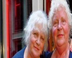 2 старейшие голландские проститутки пошли на пенсию в 70 лет