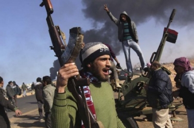 Сирийский повстанец на камеру поедал внутренности поверженного врага