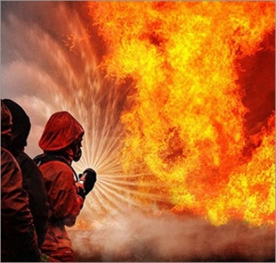 В Киеве высотка выгорела до 21 этажа, люди прыгали из окон