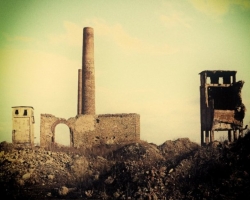 Гигантский завод на Луганщине стал похож руины древней цивилизации 
