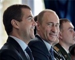 Путин подумывает разгонять правительство Медведева