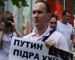 Саратовского активиста арестовали за плакат «Путин підрахуй»