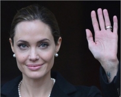 Анджелина Джоли впервые появилась на людях после операции