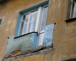 На Луганщине обрушился балкон вместе с тремя людьми