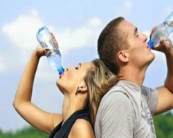 Пейте воду в жару правильно, чтобы не навредить здоровью