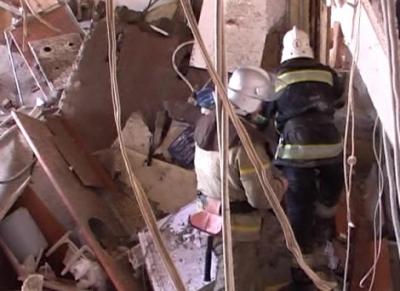 Луганские спасатели нашли еще одного погибшего в завалах взорвавшегося дома 