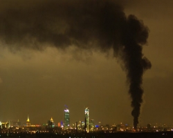 В Москве горит химзавод