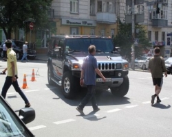 Джип в центре Киева сбил семью американского дипломата 