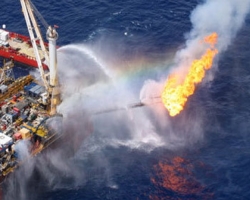 В Каспийском море горит газовая скважина