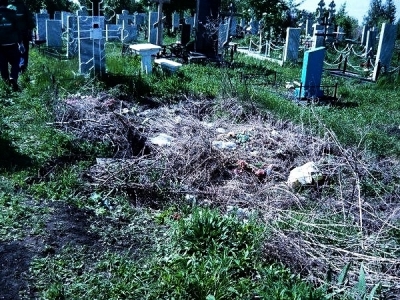 Малолетние вандалы осквернили десятки могил в Астрахани