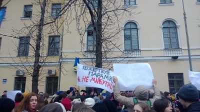 На Майдан вышло около двух тысяч студентов