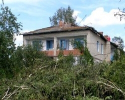 Ураган во Львовской обл. посрывал с домов крыши