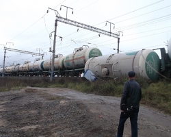 В Костромской обл. эвакуируют население из-за перевернувшегося поезда с пропаном