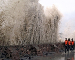 Тайфун на Востоке Китая уже нанес $1 млрд ущерба