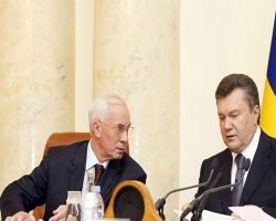 Виктор Янукович недоволен Азаровым и никому пальцы в двери не вставляет