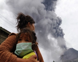 В Индонезии из-за вулкана эвакуировали 1700 человек