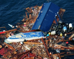 Океан несет к берегам Америки различные отходы и радиоактивный мусор