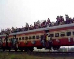 В Индии более сотни школьниц подверглись сексуальному насилию в поезде