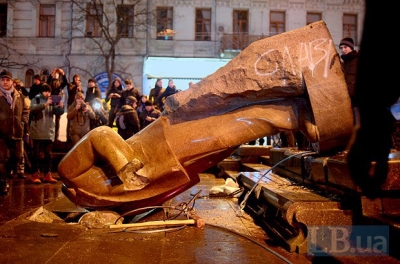Харьковский губернатор перечислил деньги на восстановление памятника Ленину