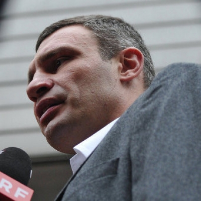 Кличко обвинил в избиении журналистки "лоснящиеся рожи из телевизора"