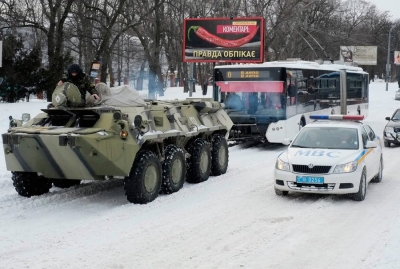 На место аварии под Киевом прибыла военная техника