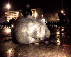 Киевская прокуратура возбудила уголовное дело по факту сноса памятника