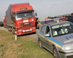 Во Львовской области грузовик «поцеловал» патрульную машину ГАИ 