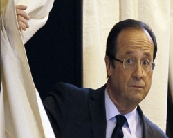 Президента Франции обвинили в супружеской измене