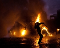 Сотни людей стали жертвами ночного штурма на улице Грушевского