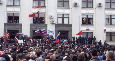 Пророссийские активисты избили евромайдановцев и захватили Луганскую облгосадминистрацию