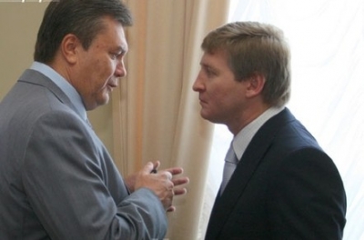 Янукович направил иск в суд на компанию Ахметова