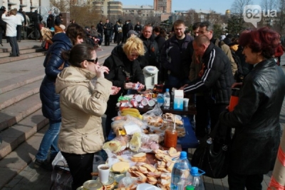 Российские диверсанты раздают украинцам отравленную пищу