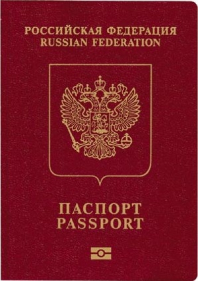 Россияне сожгли свои паспорта в знак протеста против агрессии РФ в отношении Украины