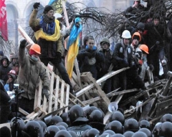 Оппозиция просит Виктора Януковича заключить перемирие 